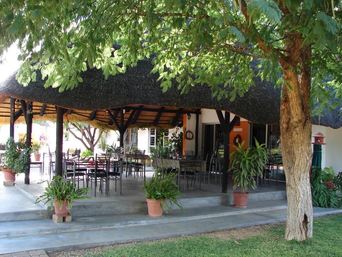 Lion'S Den Guesthouse Otjiwarongo Exterior photo