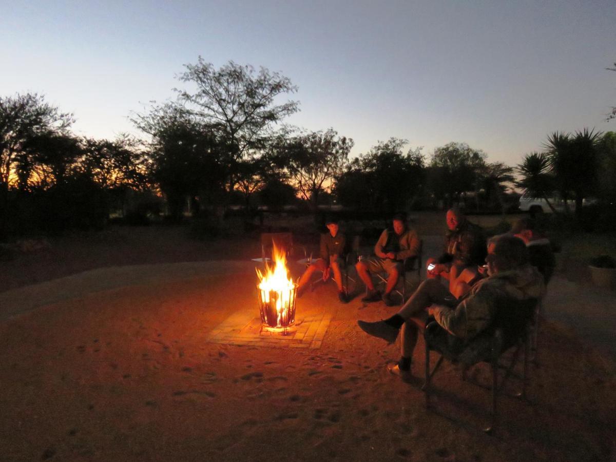 Lion'S Den Guesthouse Otjiwarongo Exterior photo