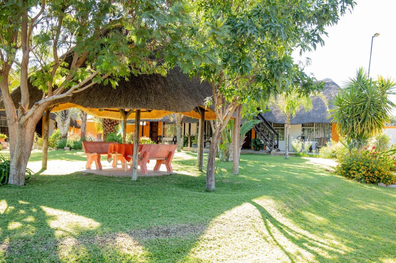 Lion'S Den Guesthouse Otjiwarongo Exterior photo