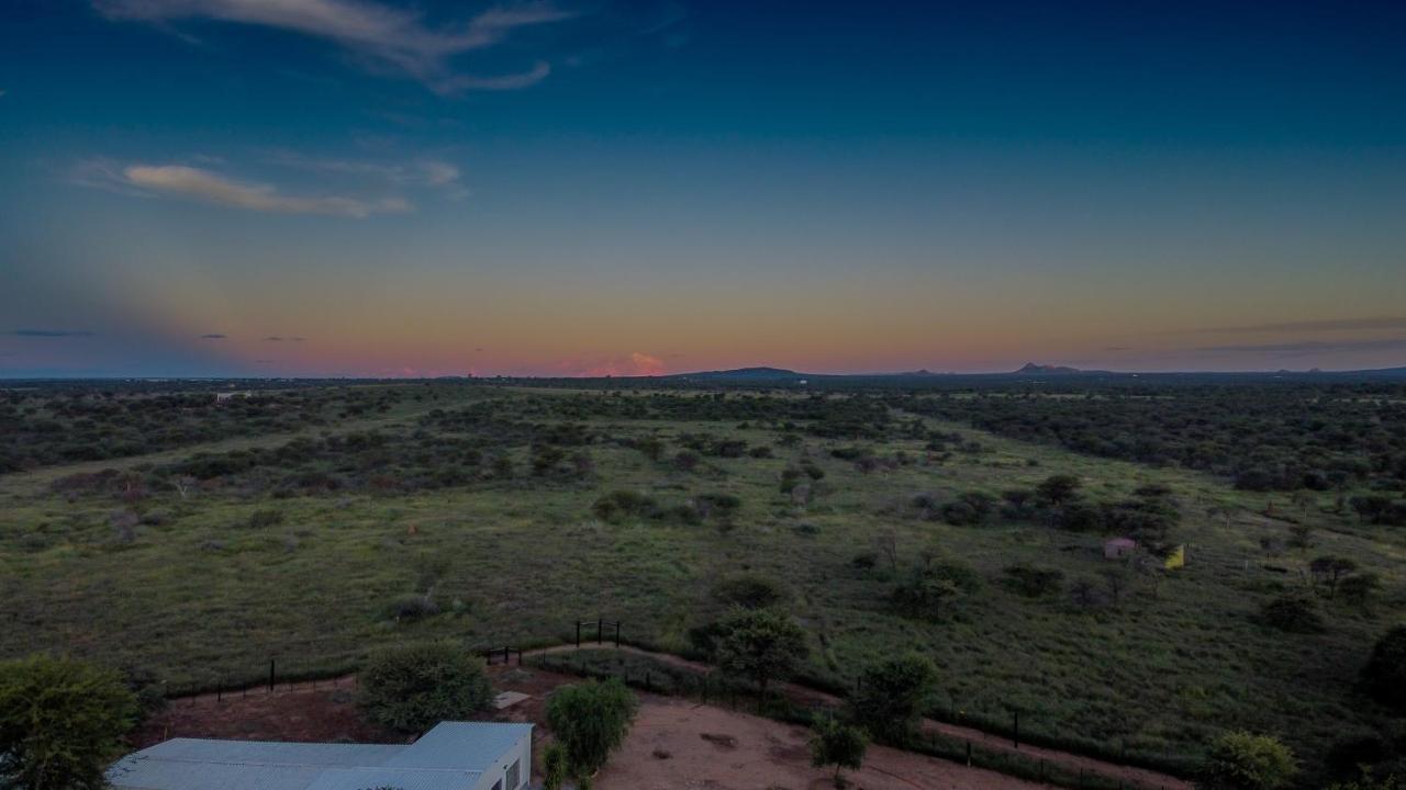 Lion'S Den Guesthouse Otjiwarongo Exterior photo