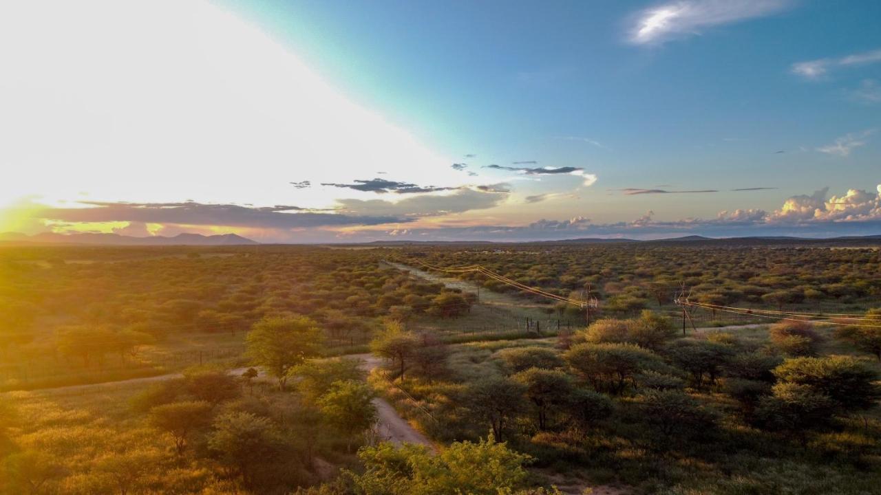 Lion'S Den Guesthouse Otjiwarongo Exterior photo