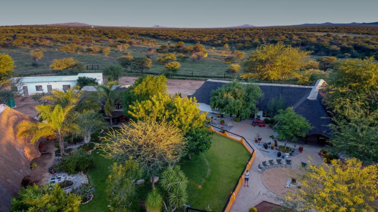 Lion'S Den Guesthouse Otjiwarongo Exterior photo